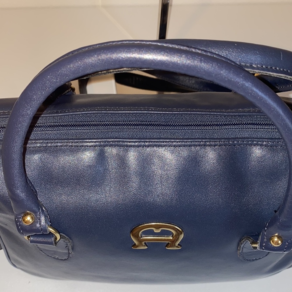 Etienne Aigner vintage Navy Leather Satchel Handbag with Gold Hardware - Picture 14 of 16